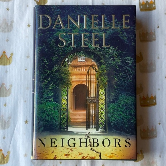π DANIELLE STEEL BOOK π  NWT π - Picture 2 of 9